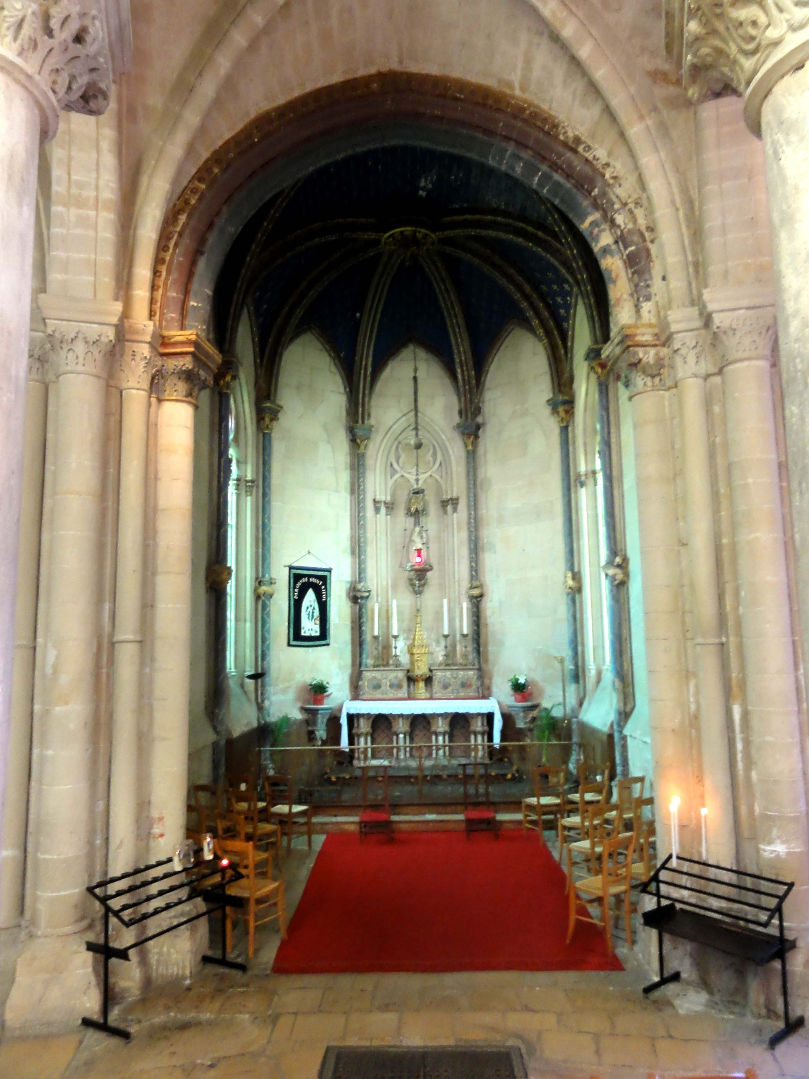 File:Senlis (60), cathédrale Notre-Dame, déambulatoire, vue vers l'est dans la chapelle de la Vierge.jpg -