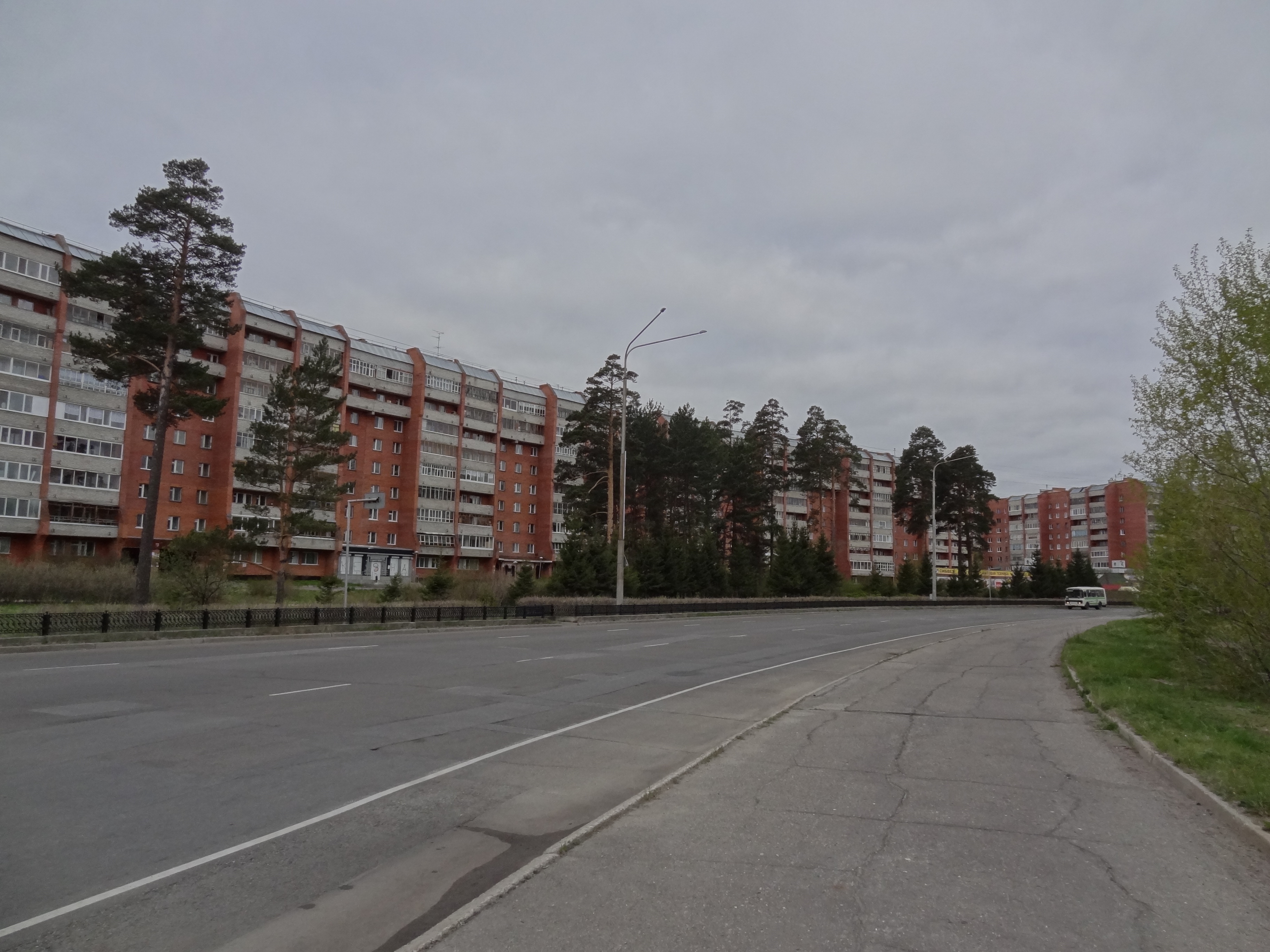 Кедровый томская область. Город Кедровый Томская область. Население города Кедровый Томская область. Кедровый Томская область 2 микрорайон. Храм г.Кедровый Томская область.