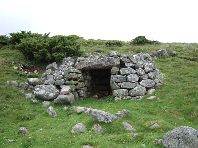 File:Stone shelter - geograph.org.uk - 487212.jpg