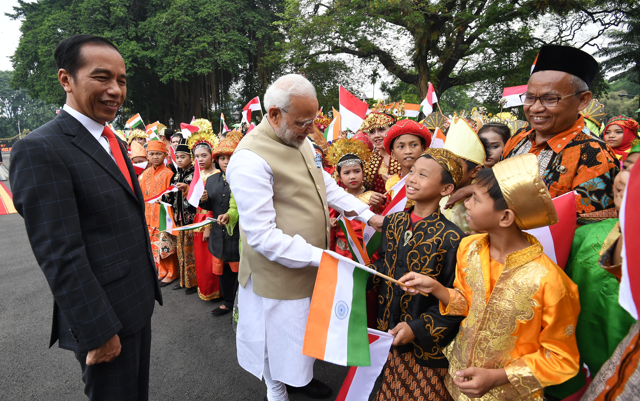 Малайзия индонезия индия. Мистер Индонезия. Narendra Modi in Indonesia.