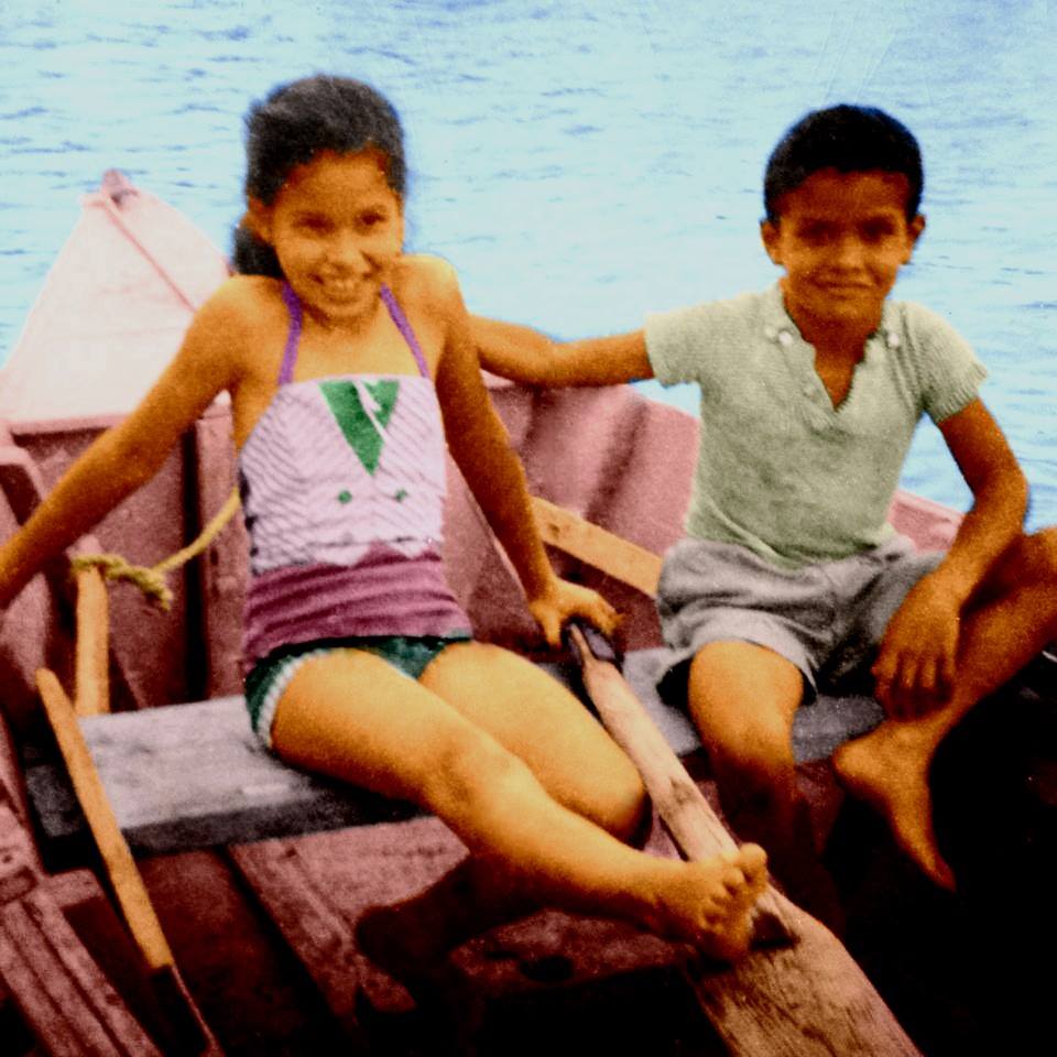 Wilkins con su hermana Bruni en Mayagüez.