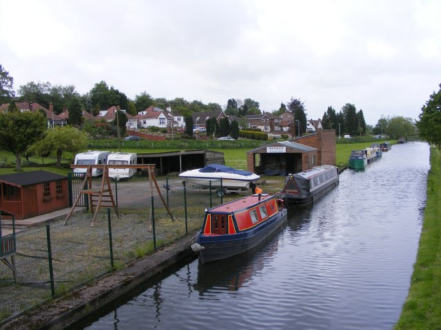 File:Wightwick Bridge View - geograph.org.uk - 1314362.jpg