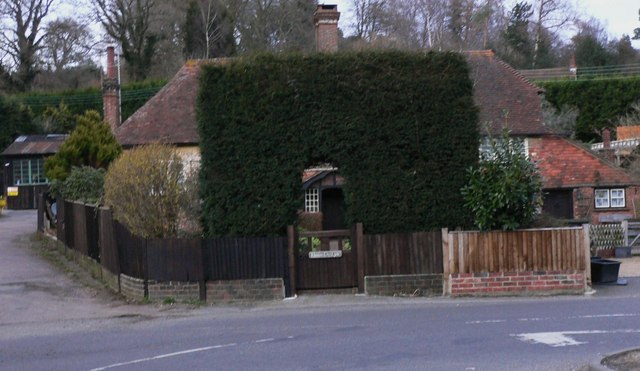 File:"Fleur de Lys" - geograph.org.uk - 1203595.jpg