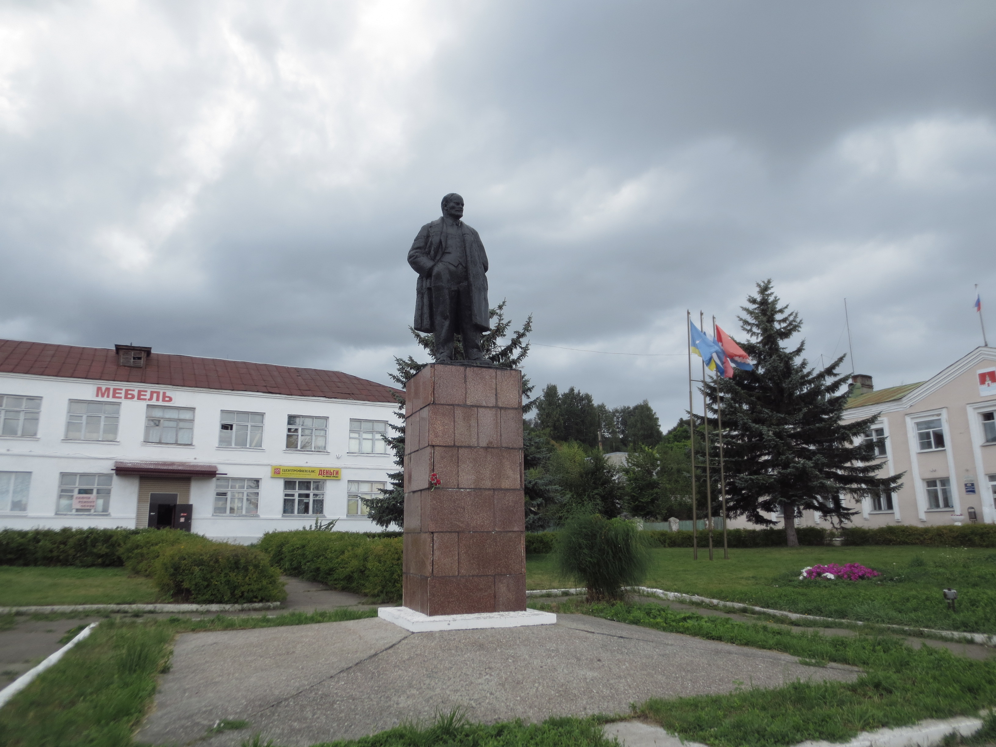 Дмитровский Погост памятник Ленину и