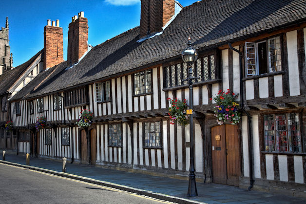 File:Alms Houses - geograph.org.uk - 2035496.jpg