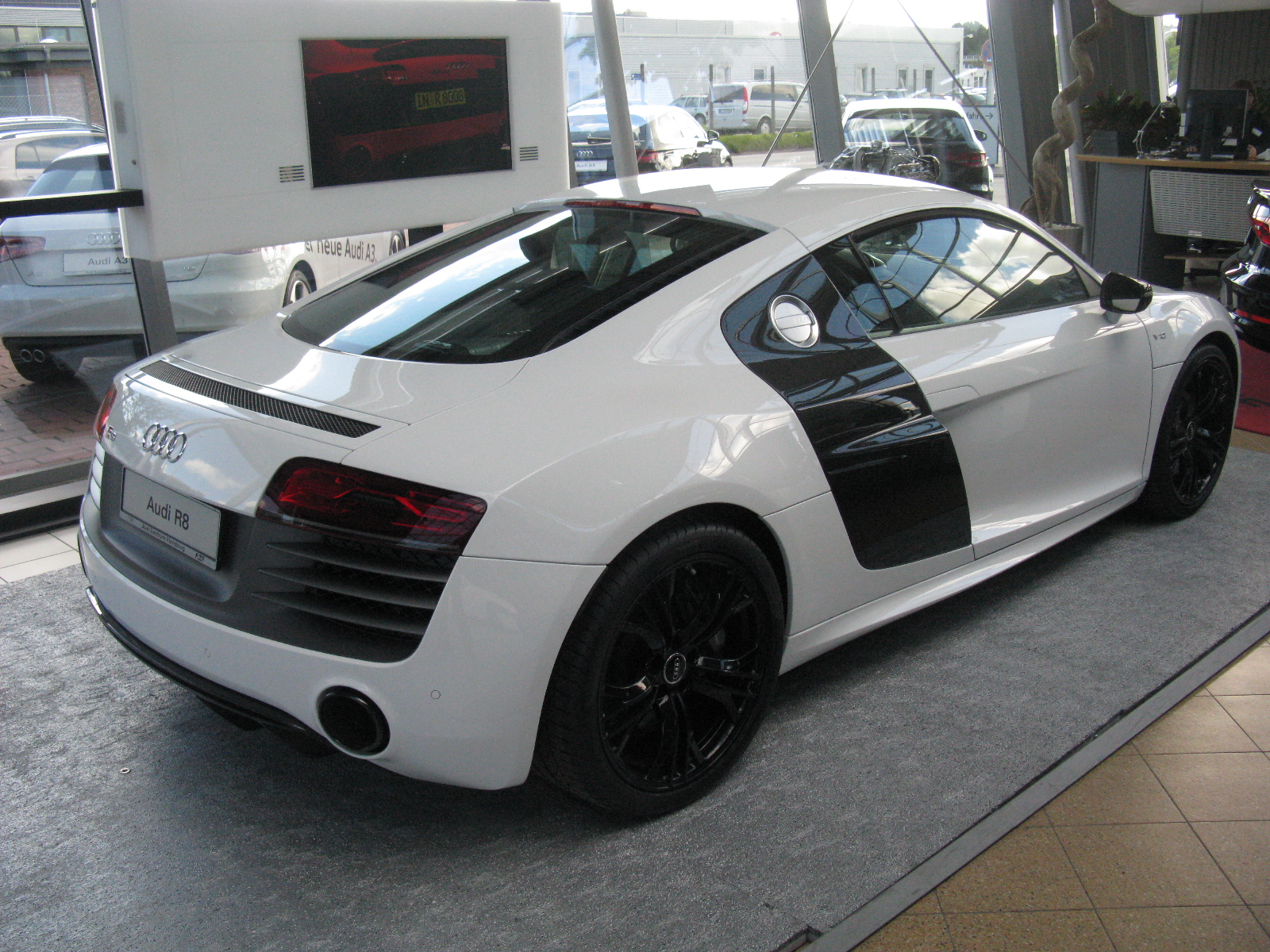 Newing Alpil Audi r8 RSR