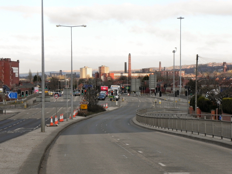 File:Broadway (A663), Chadderton (geograph 2247981).jpg