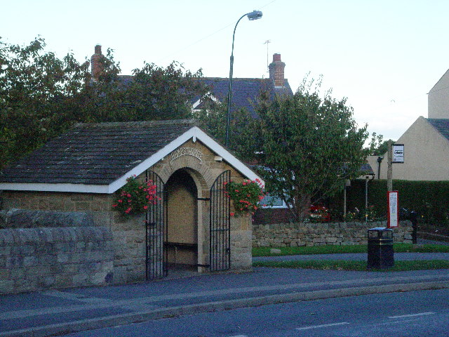 File:Bus Shelter in Hampsthwaite - geograph.org.uk - 68168.jpg