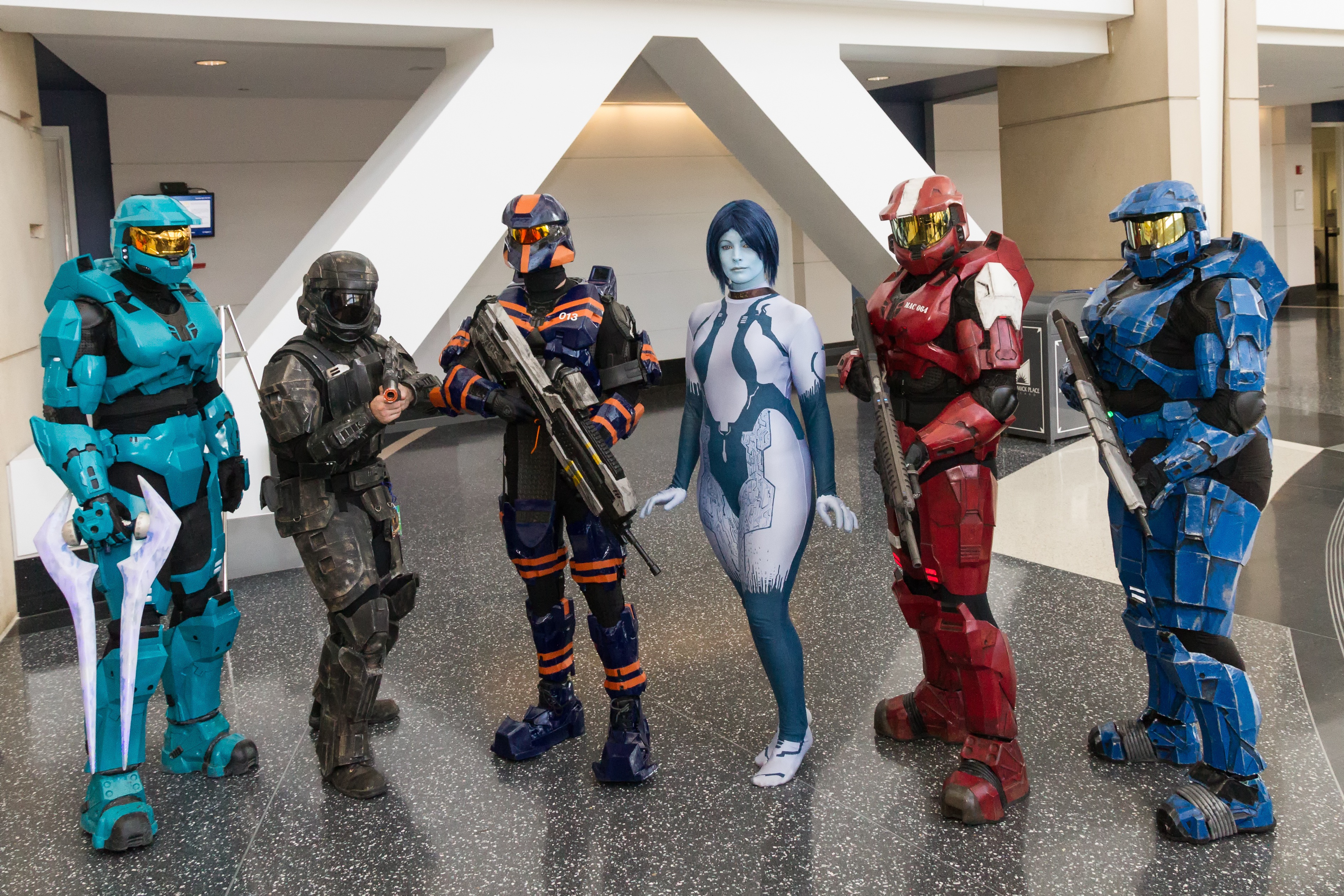 Cortana and her Master Chiefs (13954933029).jpg. 