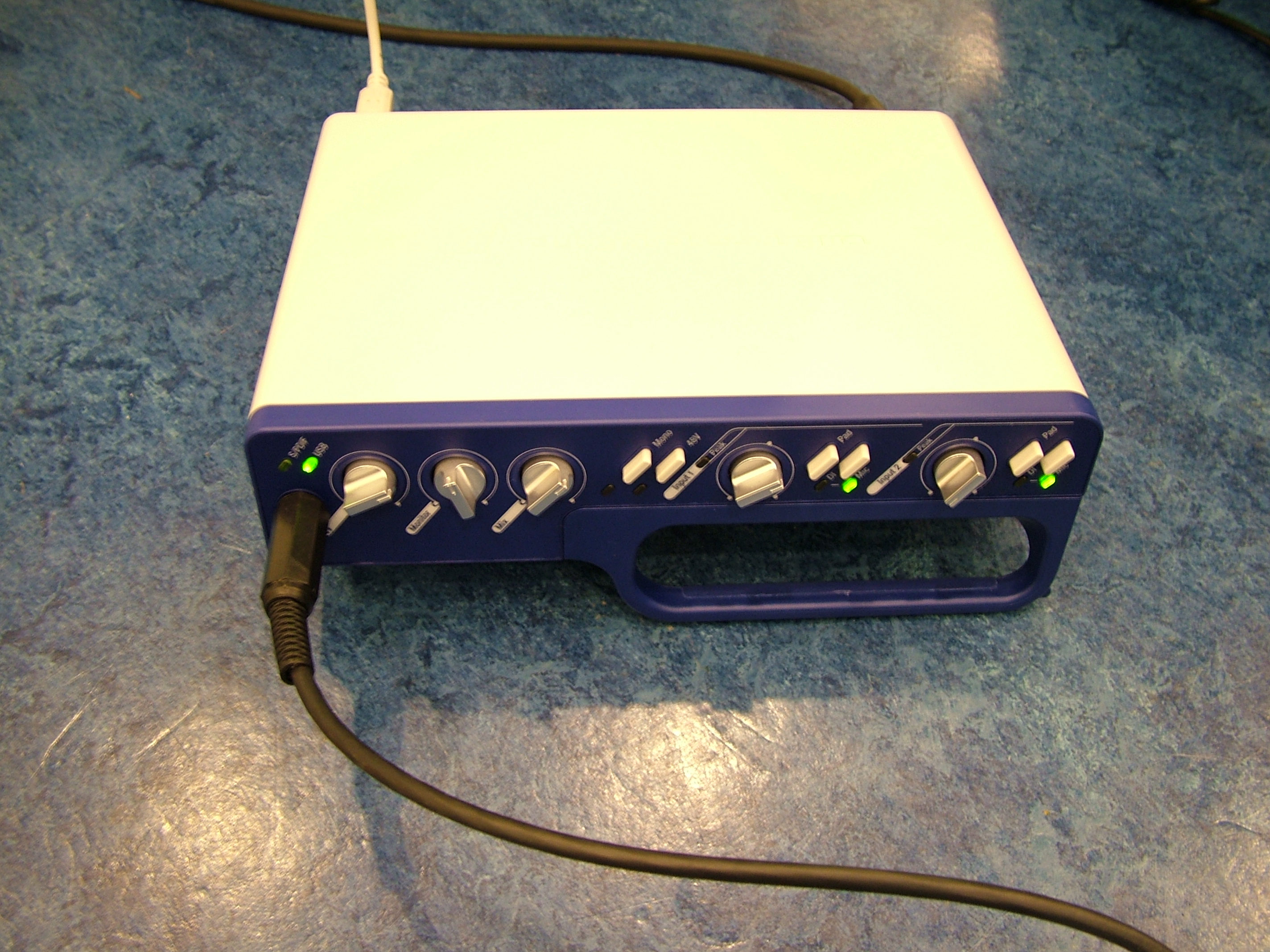 File:Digidesign MBox 2.jpg - Wikimedia Commons