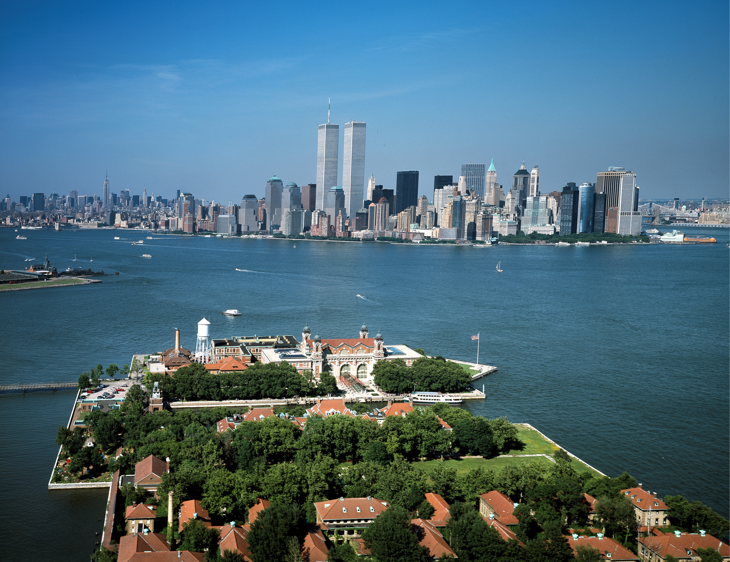 File Ellis Island Complex And Lower Manhattan View Pre September 11 01 Jpg Wikimedia Commons