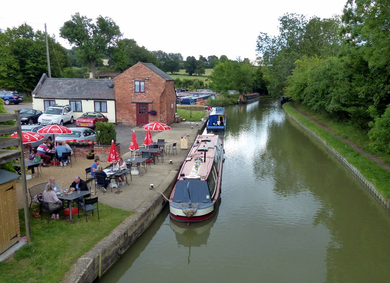 File:Grand Union Canal at Crick Wharf - geograph.org.uk - 4595648.jpg