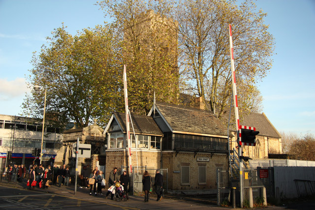 File:High Street crossing - geograph.org.uk - 3312640.jpg