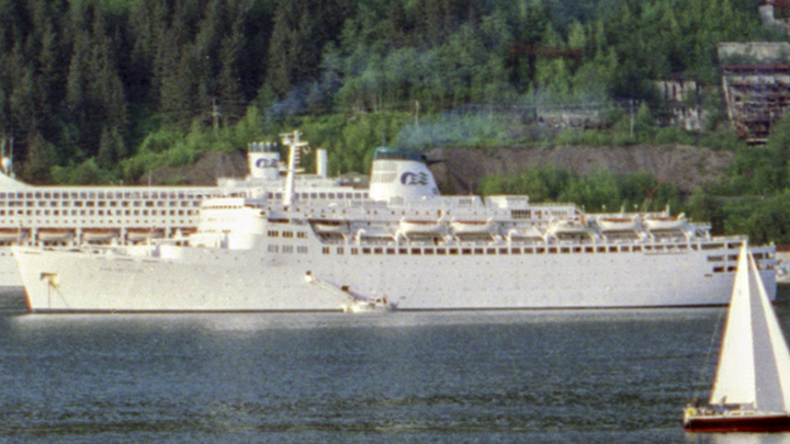 File:Juneau Princess 1996 109 (Fair Princess).jpg