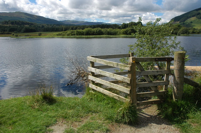 File:Kissing gate to nowhere, near Killin - geograph.org.uk - 915538.jpg