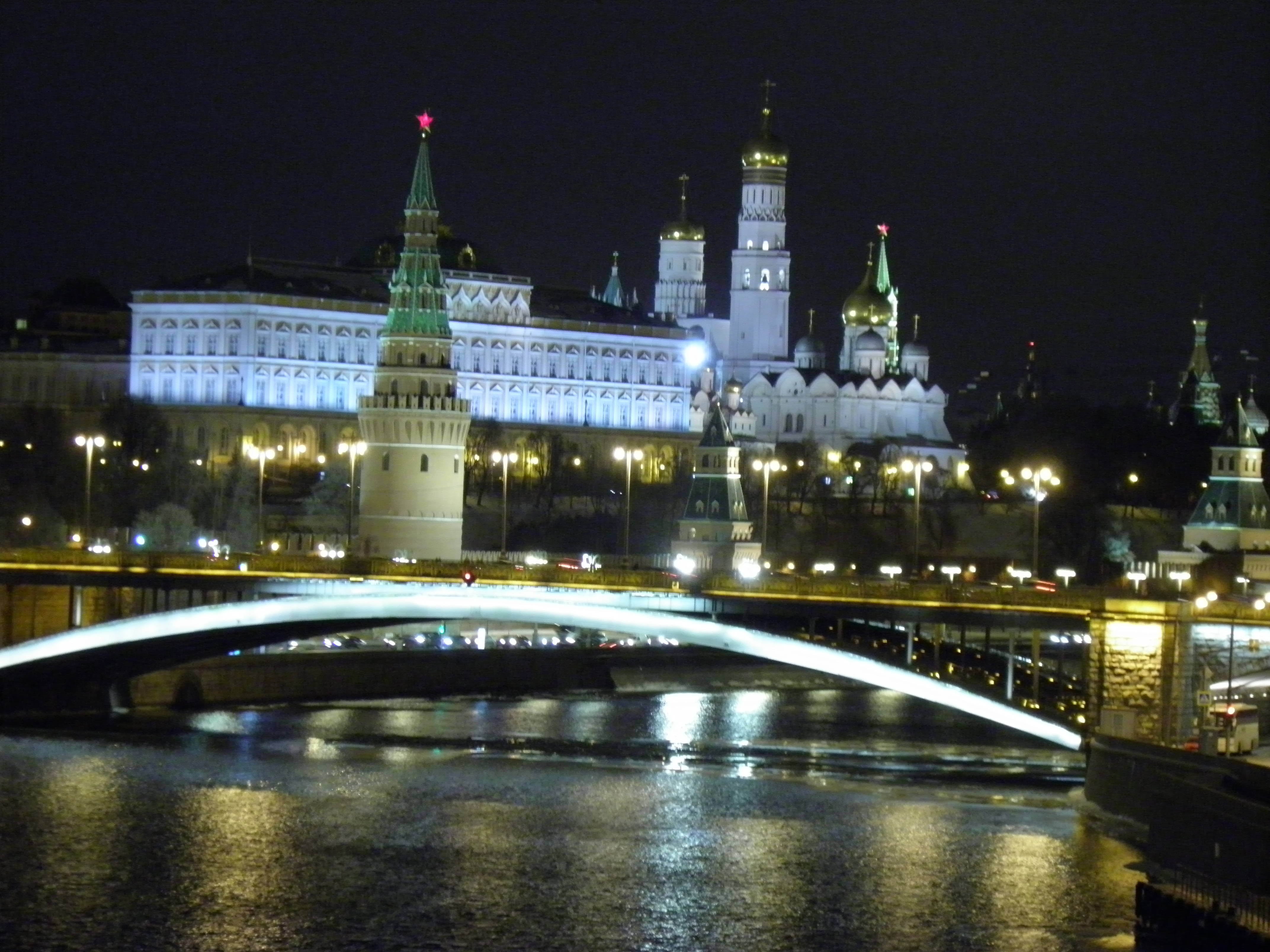 Grand kremlin. Кремлин Гранд. Большой Кремлёвский дворец ночью. Никольский ворота в Кремле. Кремль в Гранд мобайле.