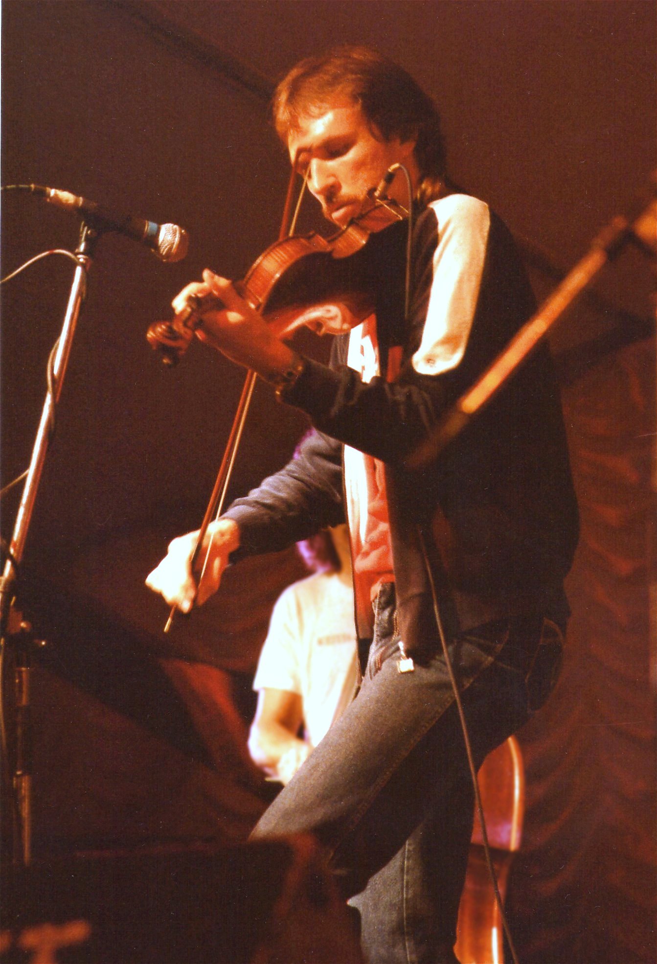 O'Connor on stage at the 1985 [[Cambridge Folk Festival]]
