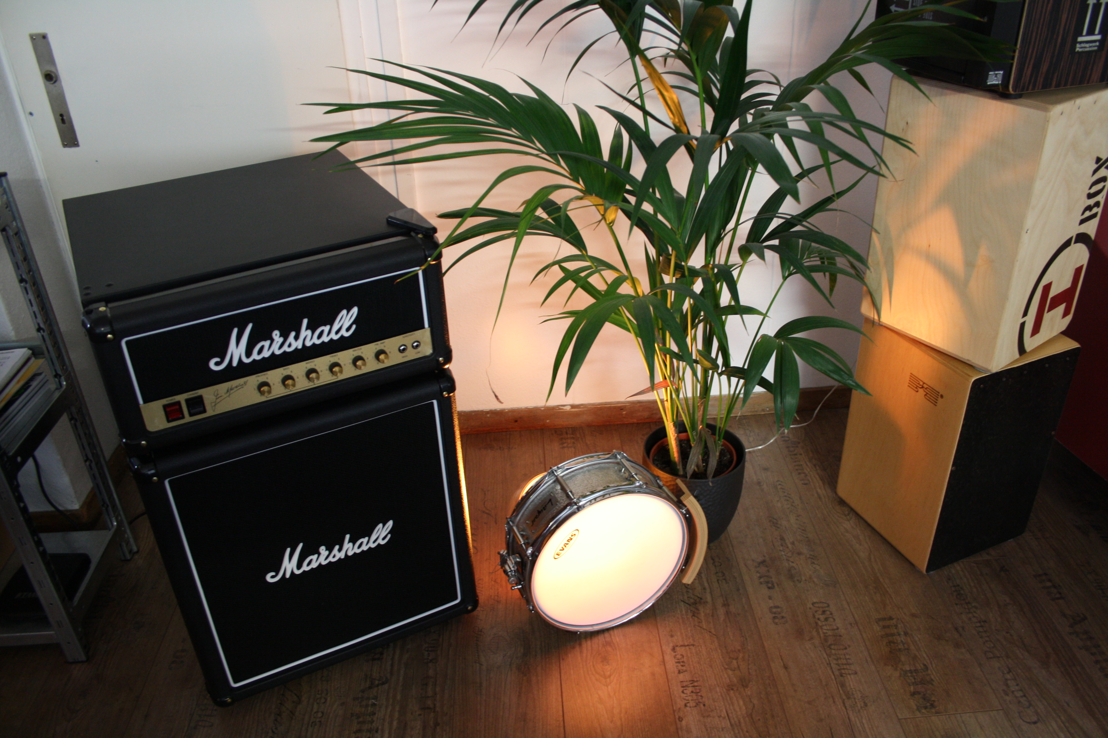 File:Marshall Fridge - with snare drum & cajons (2013-12-13 by Dave  Kobrehel).jpg - Wikimedia Commons