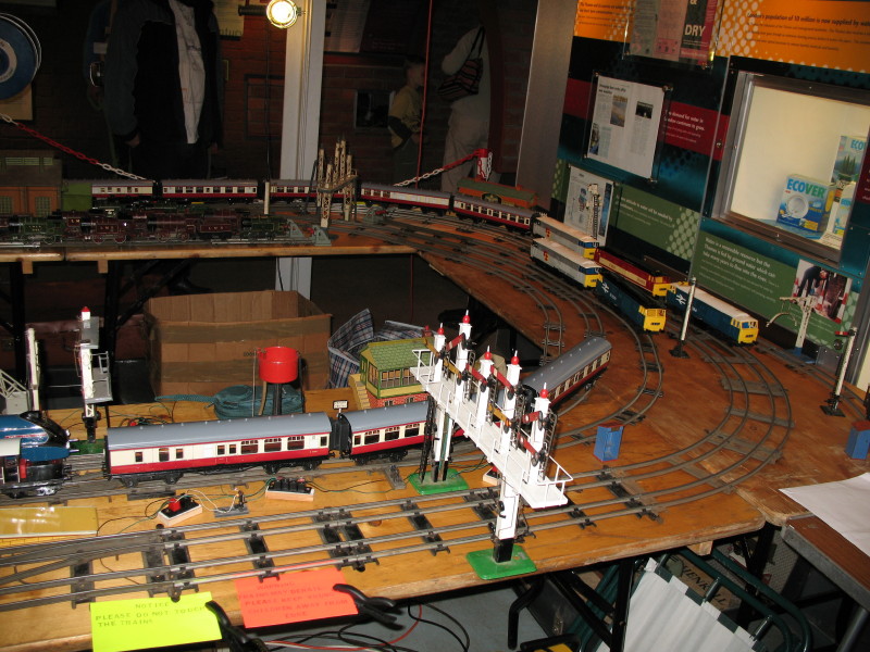 File:O-gauge model railway (1505414148).jpg