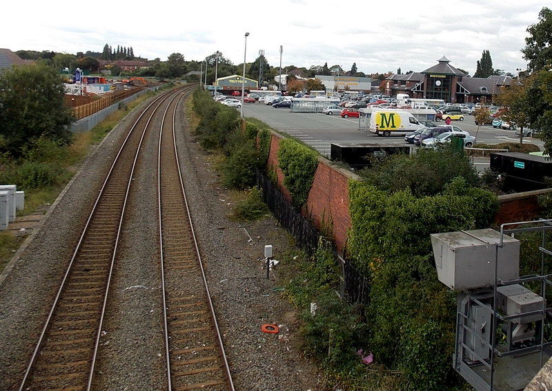 File:Railway west of Bridge Road Wellington - geograph.org.uk - 3693982.jpg