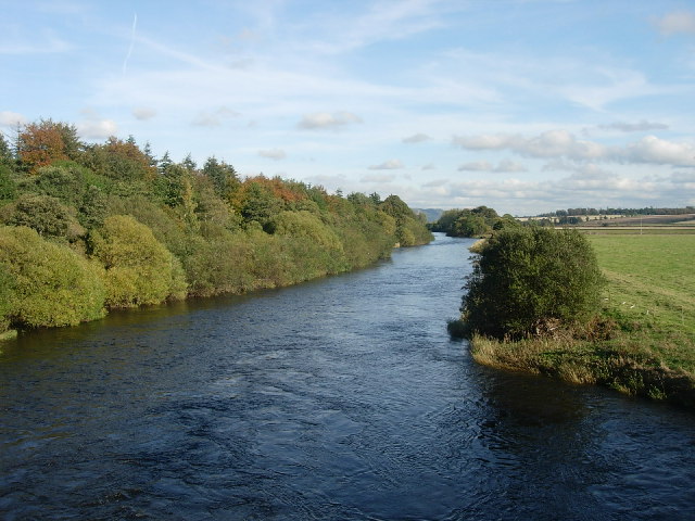 File:River Earn at Forteviot.jpg