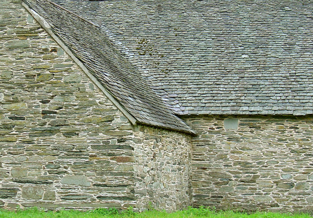 File:Slate, masonry, grass, Cilewent Farm House - geograph.org.uk - 908507.jpg