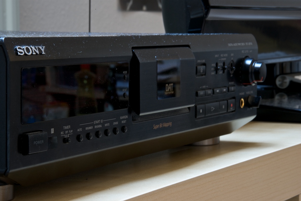 File:Sony DTC-ZE700 (DAT Recorder) (2693729936).jpg - Wikimedia