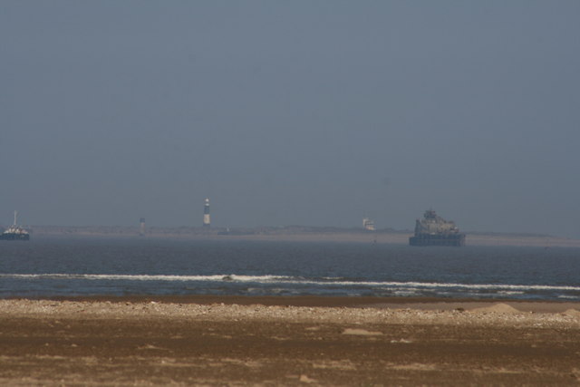 File:Spurn Head and Bull Sand Fort - geograph.org.uk - 587590.jpg