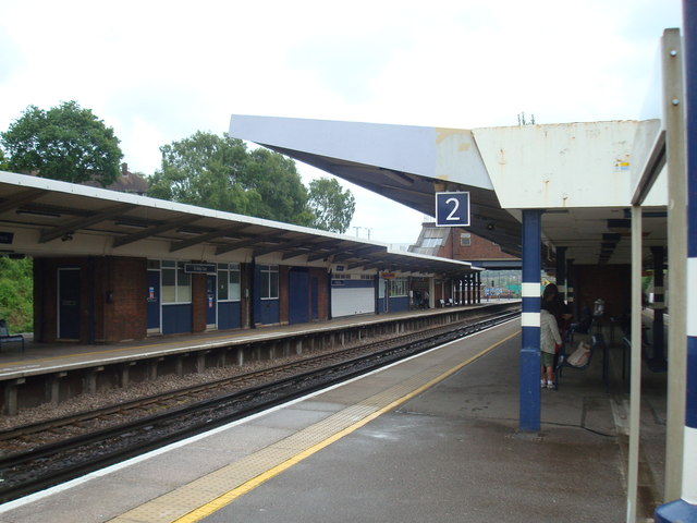 File:St Mary Cray Station - geograph.org.uk - 1323393.jpg