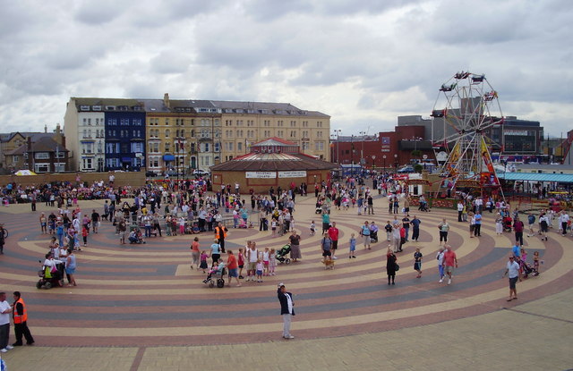 File:The sea front at Rhyl - geograph.org.uk - 1571576.jpg