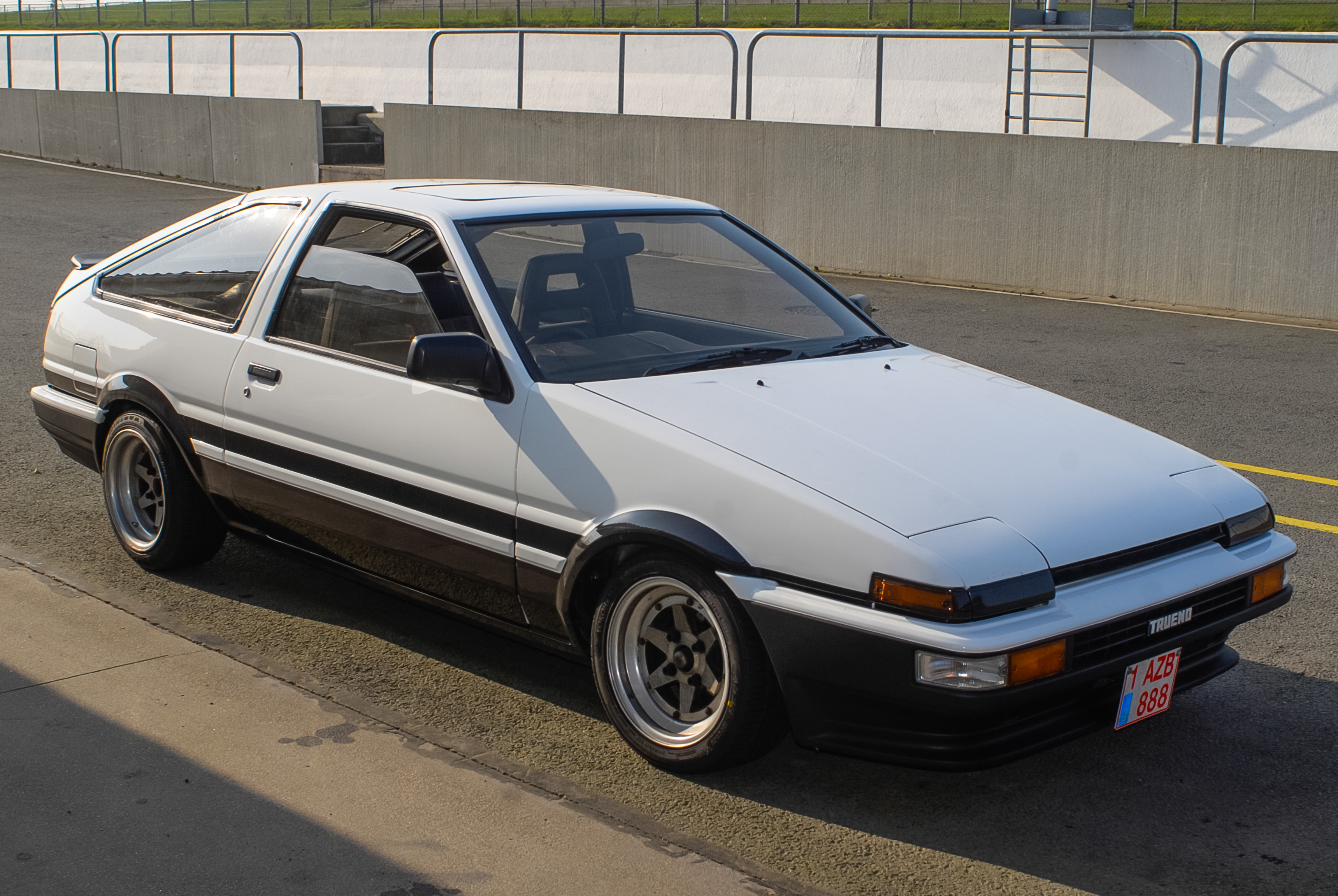 TOYOTA MOTER COROLLA LEVIN TRUENOトヨタ自動車純正ジャッキ 09118-20011 AISIN製 耐荷重700kg 日本製 AE86 4A-G 使用感あり！