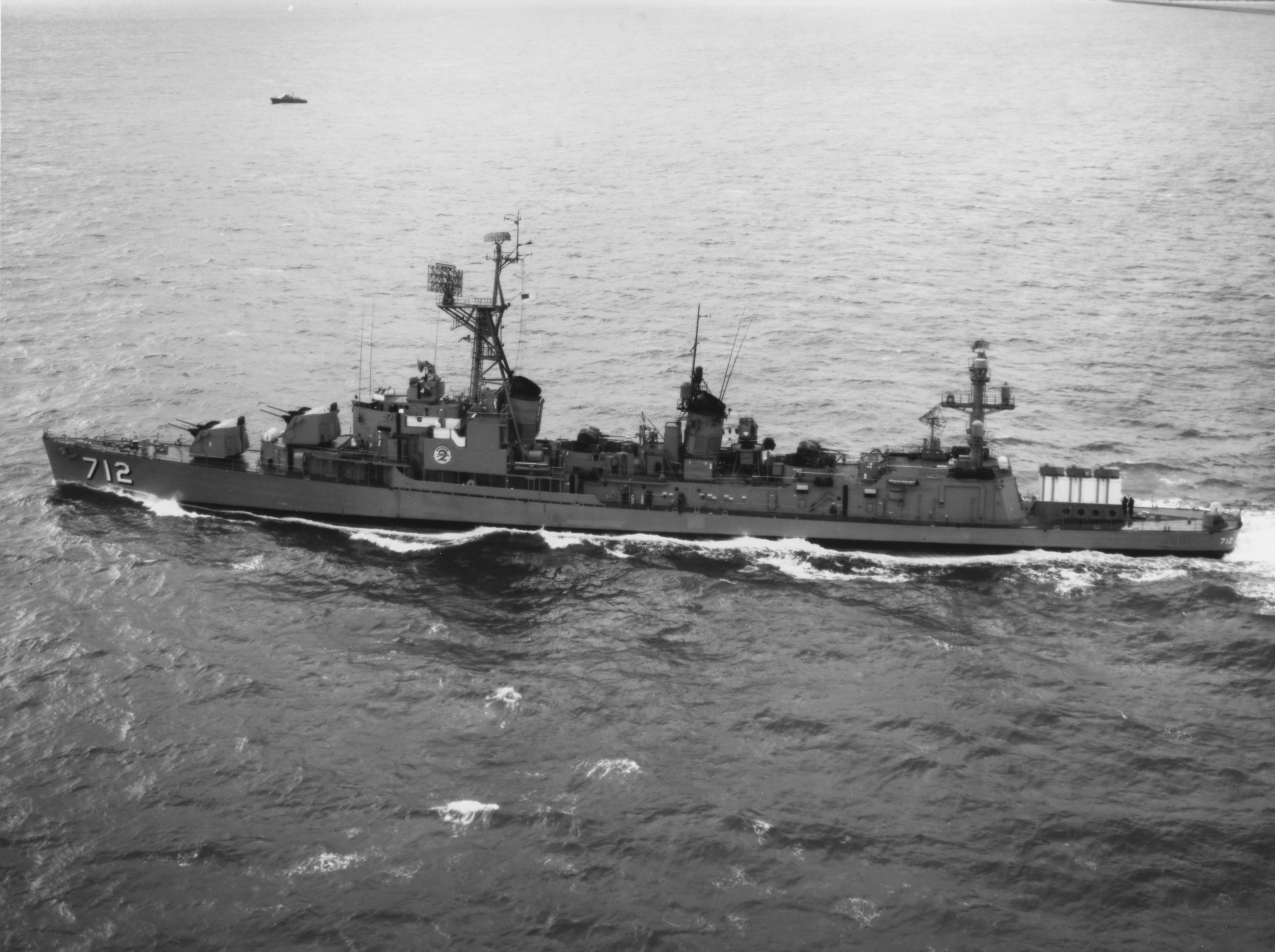 File:USS Gyatt (DD-712) underway in Hampton Roads 1966.jpg