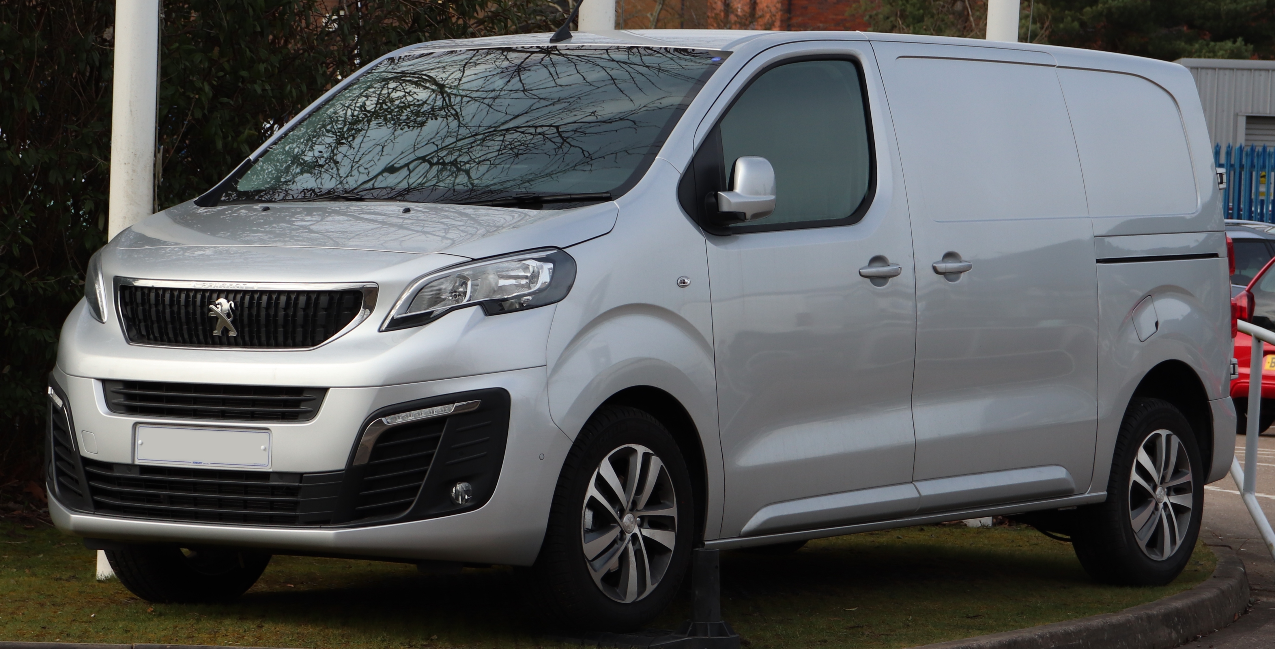 peugeot minivan 2018