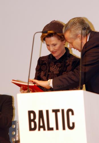 File:Alan J Smith, Queen Sonya, Baltic opening, 2002.jpg