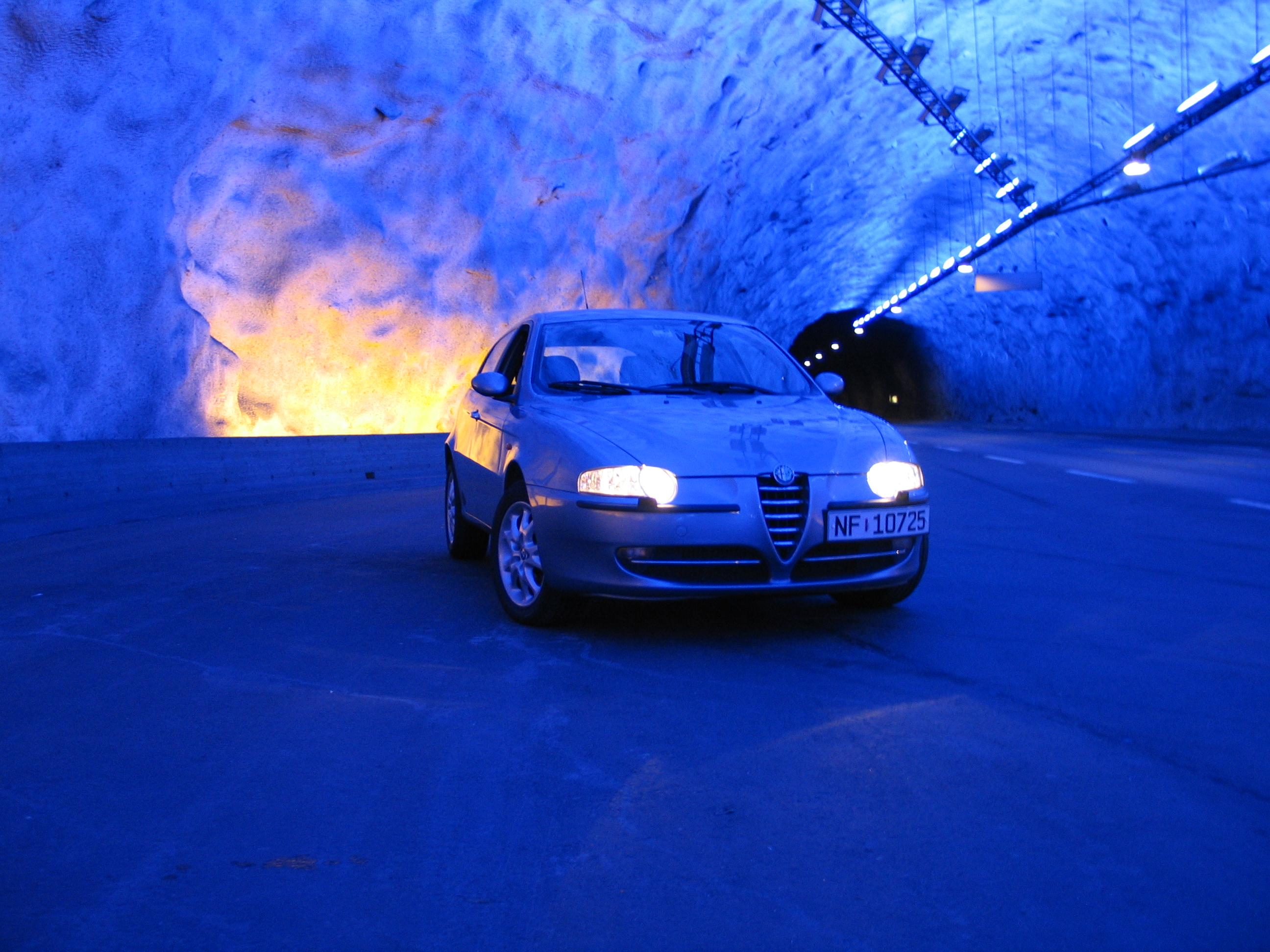 File:Alfa Romeo 147 tunnel.JPG - Wikipedia