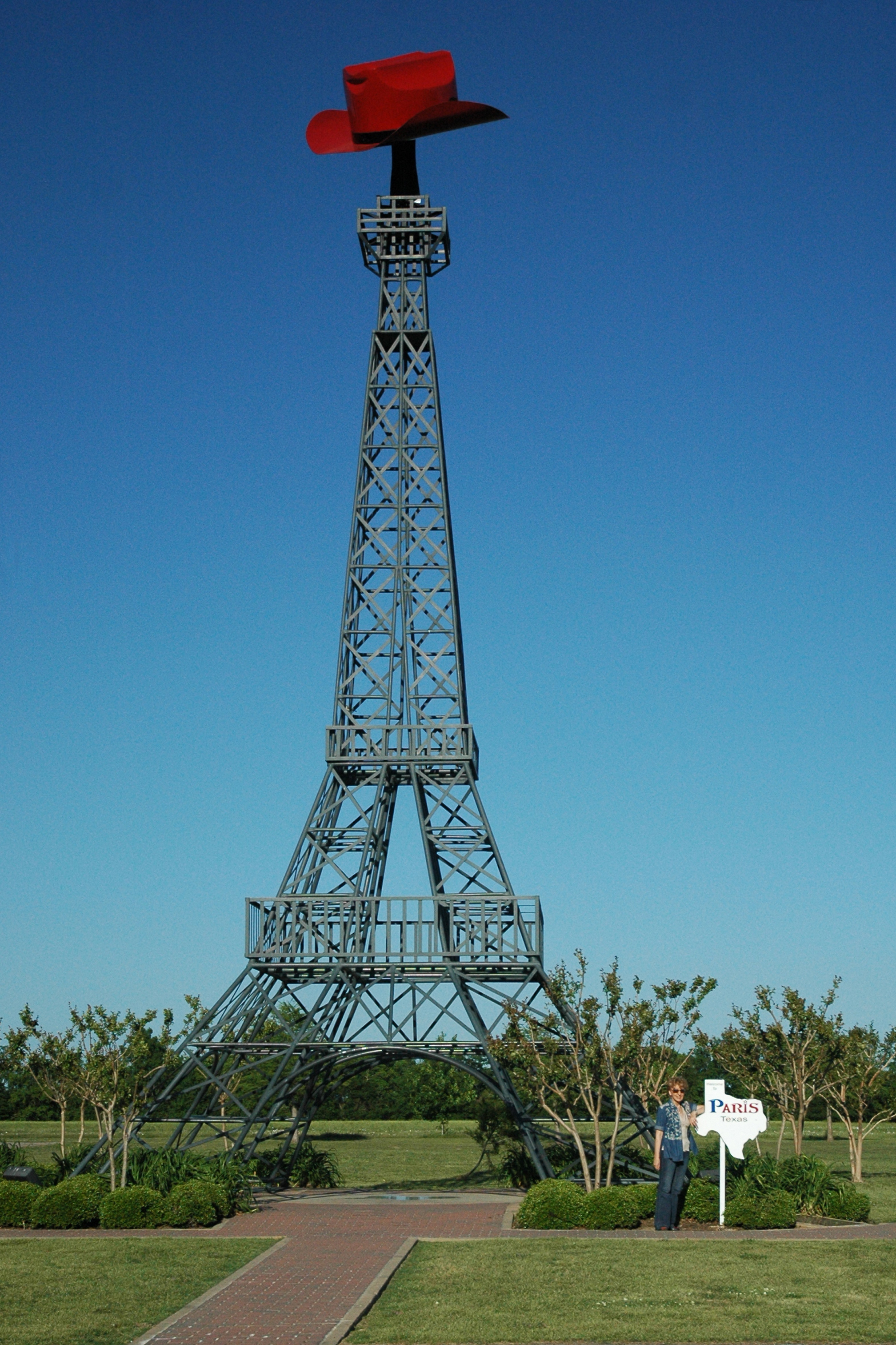 file-anyjazz65-paris-texas-eiffel-tower-replica-jpg-wikimedia