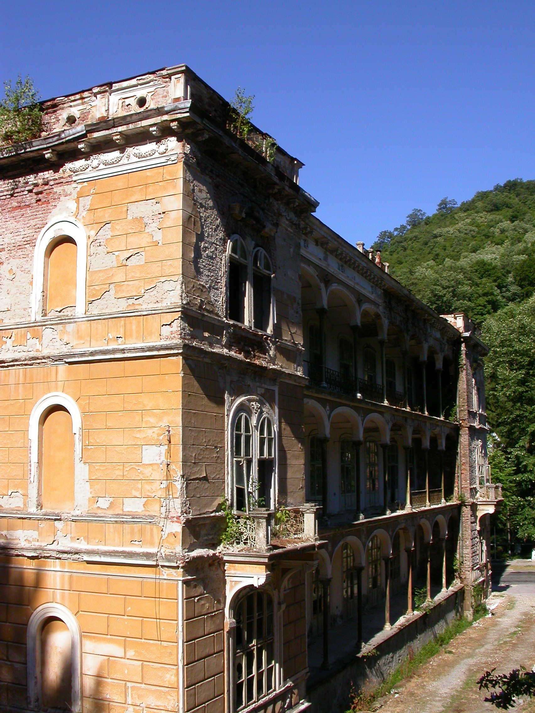 File:Baile Herculane Hotel Decebal (2).JPG - Wikimedia Commons
