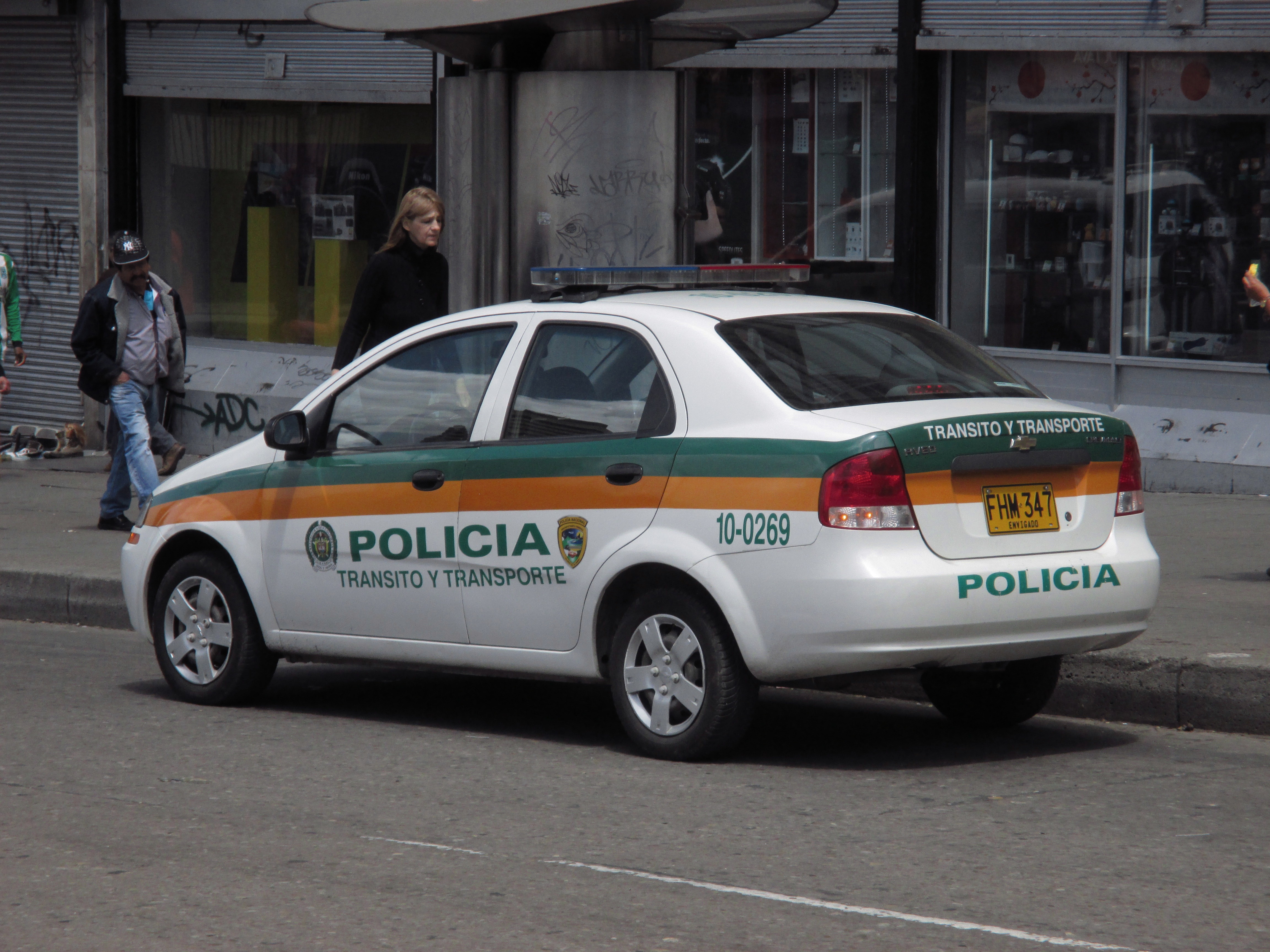 File:Bogotá - Carro de Policía.JPG - Wikimedia Commons