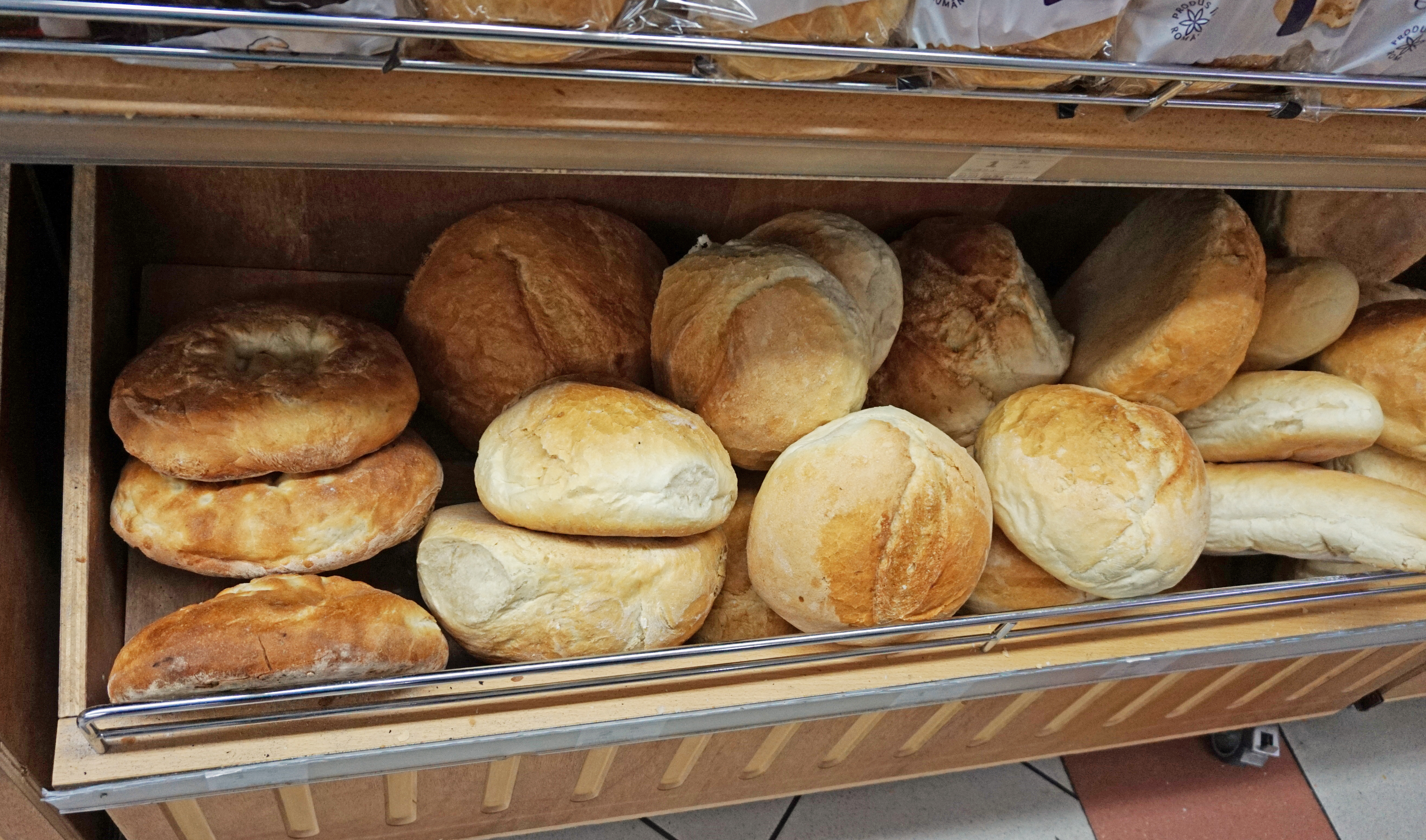 File:Challah bread on a pan.jpg - Wikimedia Commons