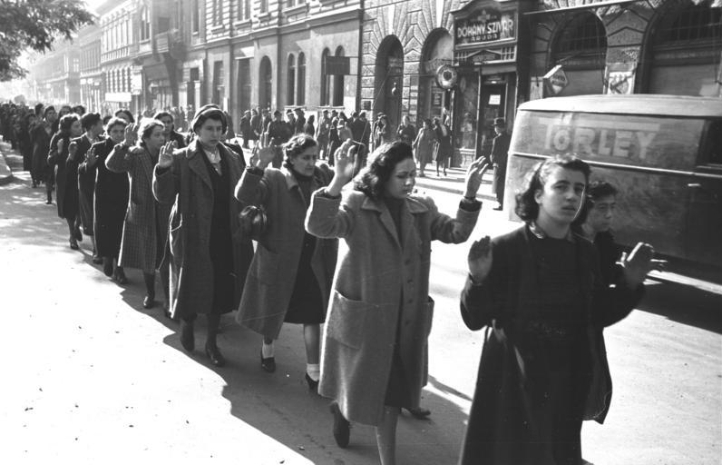 File:Bundesarchiv Bild 101I-680-8285A-08, Budapest, Festnahme von Juden.jpg