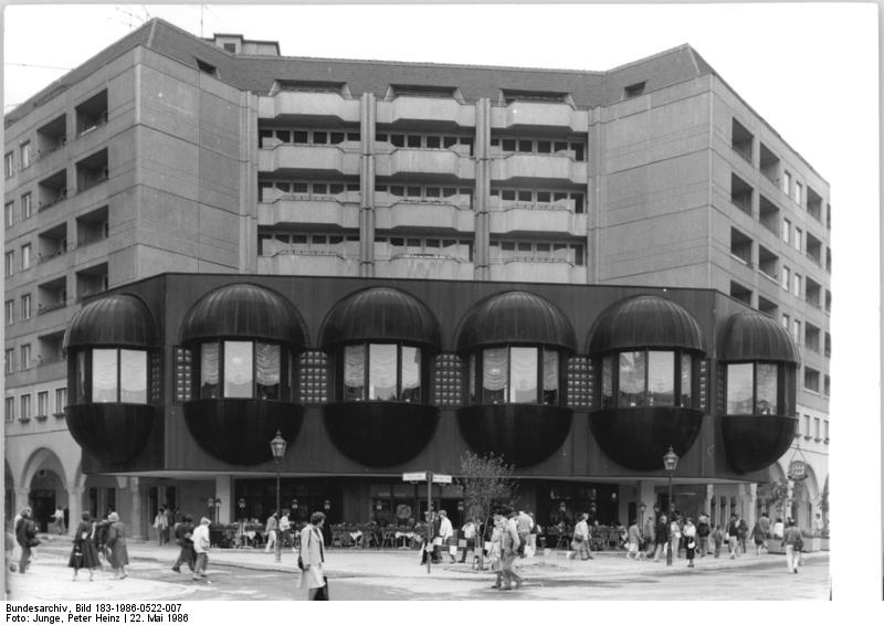 File:Bundesarchiv Bild 183-1986-0522-007, Berlin, Marx-Engels-Forum, Gaststätte.jpg