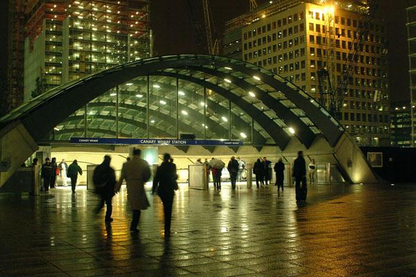 File:Canary Wharf underground station - geograph.org.uk - 861959.jpg