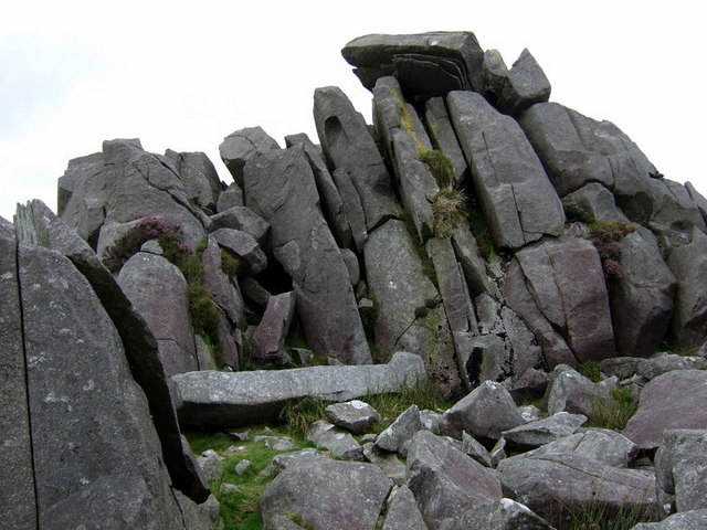 File:Carn Menyn bluestones - geograph.org.uk - 1451509.jpg