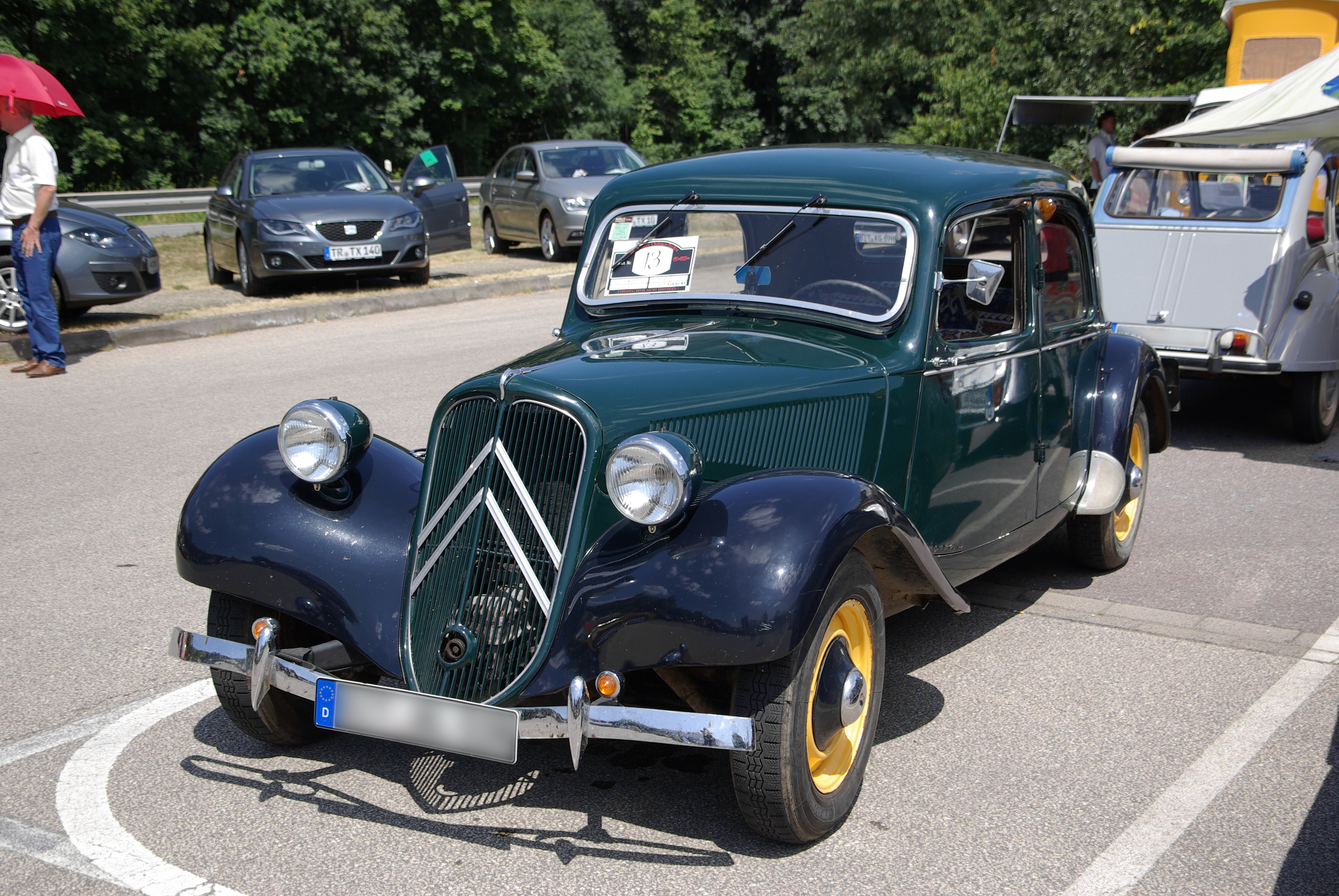 Cv 11. Citroen 11cv. Citroen traction 11cv. Citroen 11cv вермахта. Citroen 11.