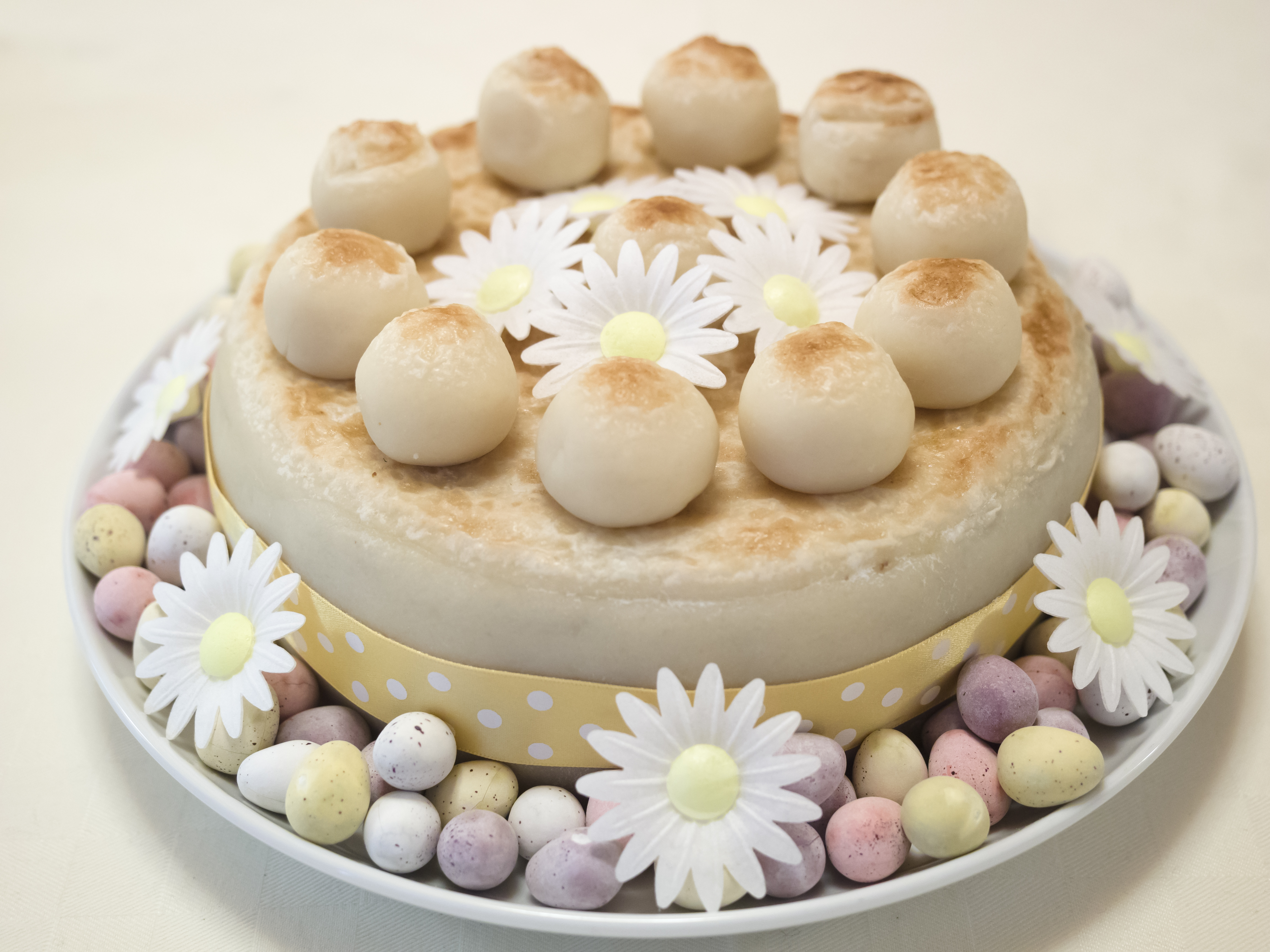 Easter Simnel Cake Recipe by Joanne - Cookpad