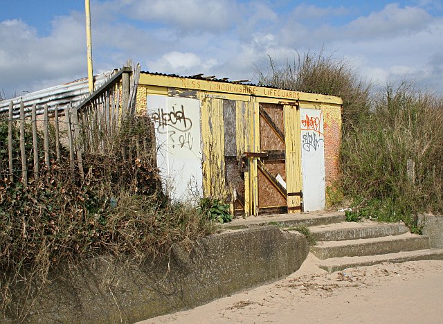 File:Derelict Lifeguard Station, Chapel St Leonards - geograph.org.uk - 154855.jpg