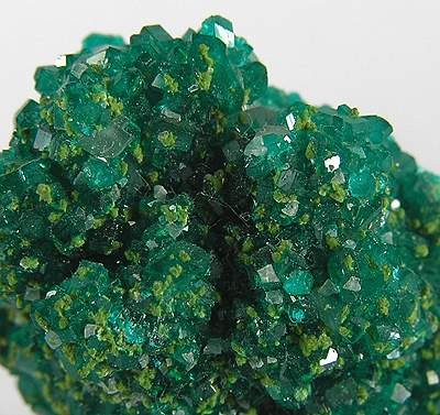 File:Dioptase-Mottramite-131577.jpg