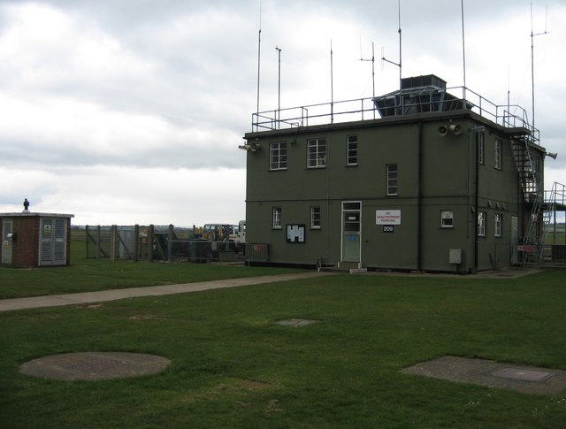 File:Duxford airfield control tower - geograph.org.uk - 769172.jpg