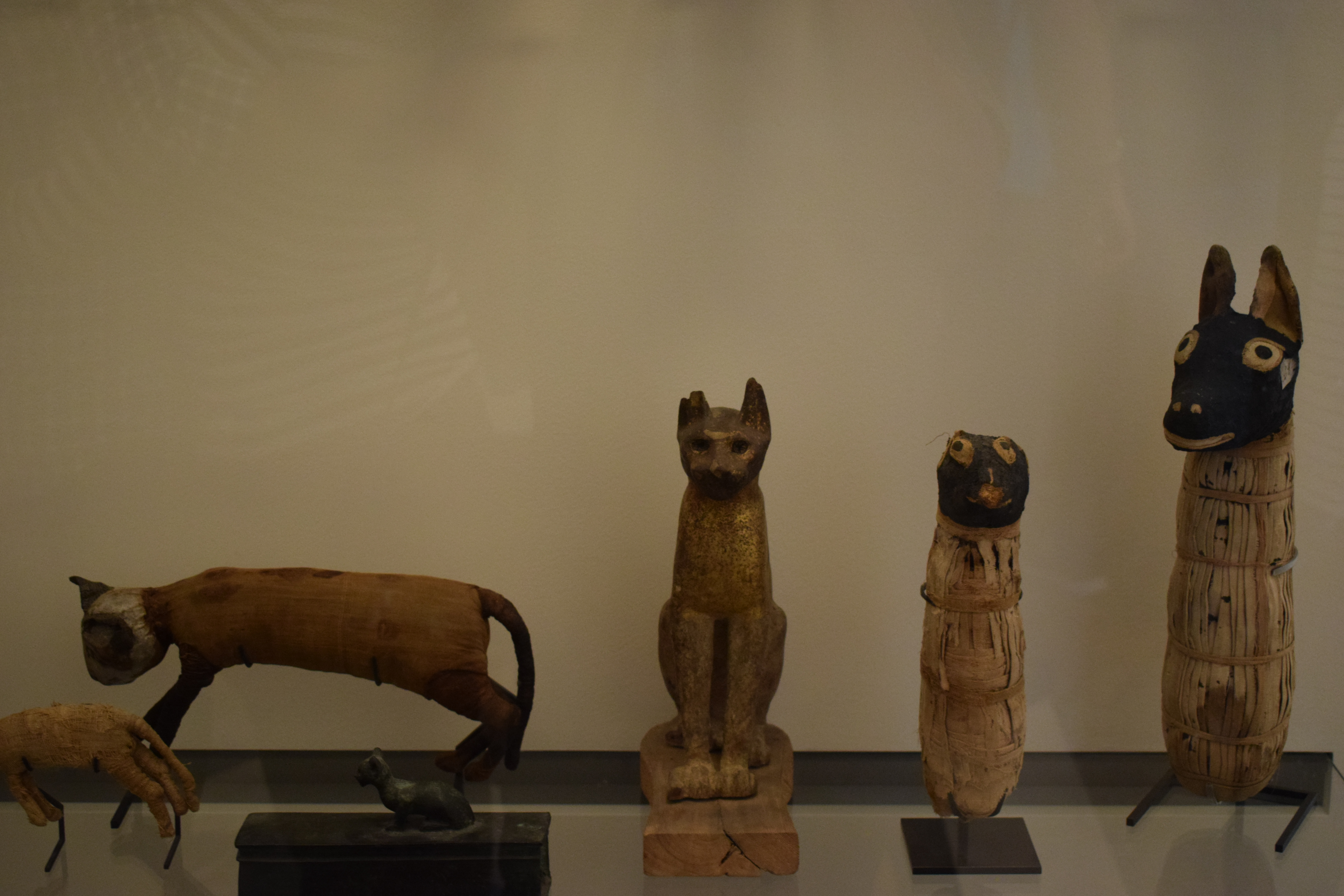 Музей Лувр древний Египет кошки