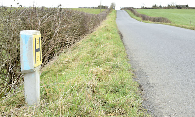 File:Fire hydrant post, Carryduff (February 2015) - geograph.org.uk - 4352830.jpg